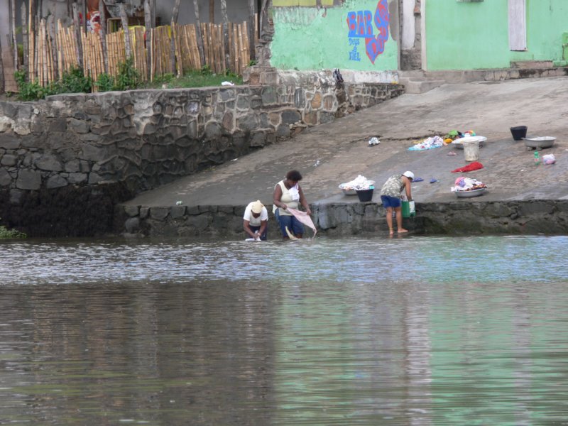 washingclothesintheriver.jpg