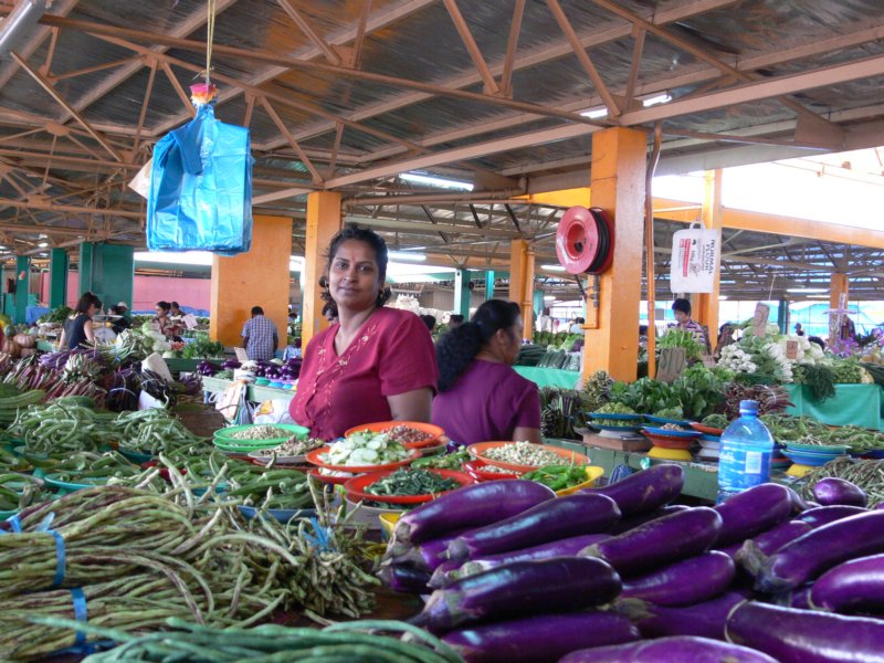 hinduwomansellingveghinduskasprzedajacawarzywa.jpg