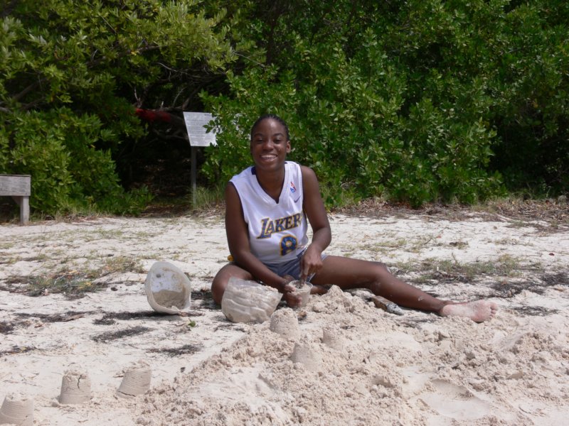 akeishamakingthesandcastles.jpg