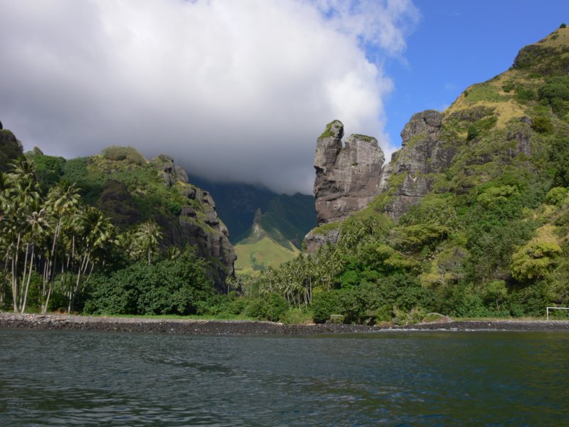 bayofvirginsfatuhiva.jpg