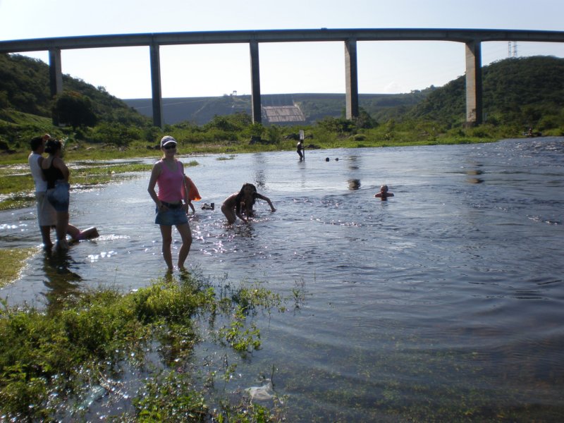 pluskamysiewpoblizutamysplashinginthewaterinfrontofthedam.jpg