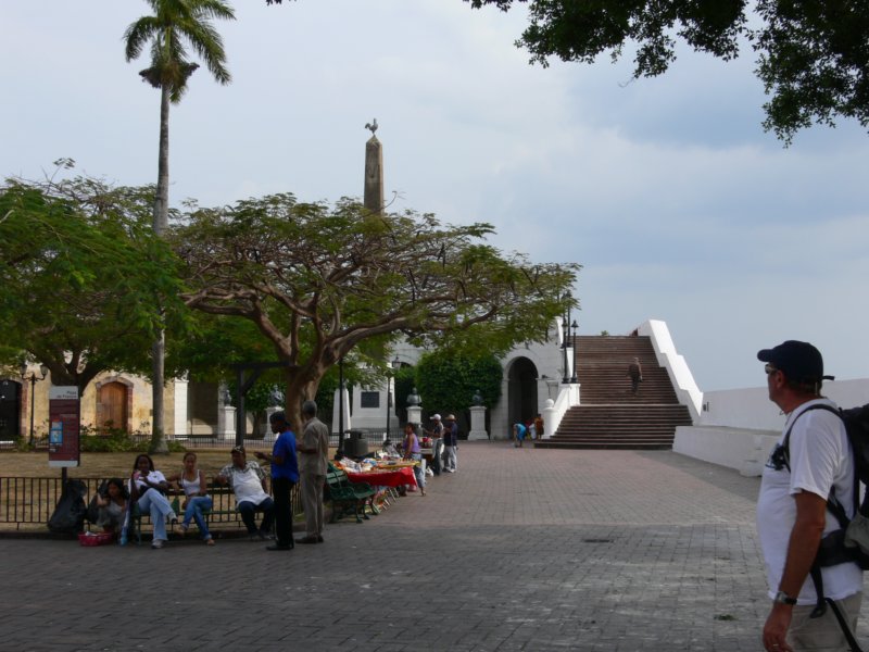 frenchsquareplacfrancuskifrancuskikoguciksiedzinaszczycieobelisku.jpg