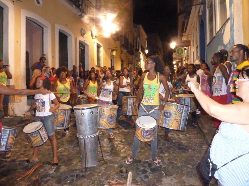 girlbandplayingdrummsonthestreetsofsalvador.jpg