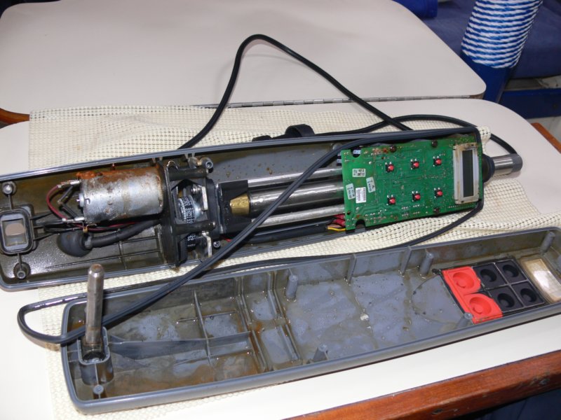 raymarineautopilotsucksitisnotwaterproof.jpg